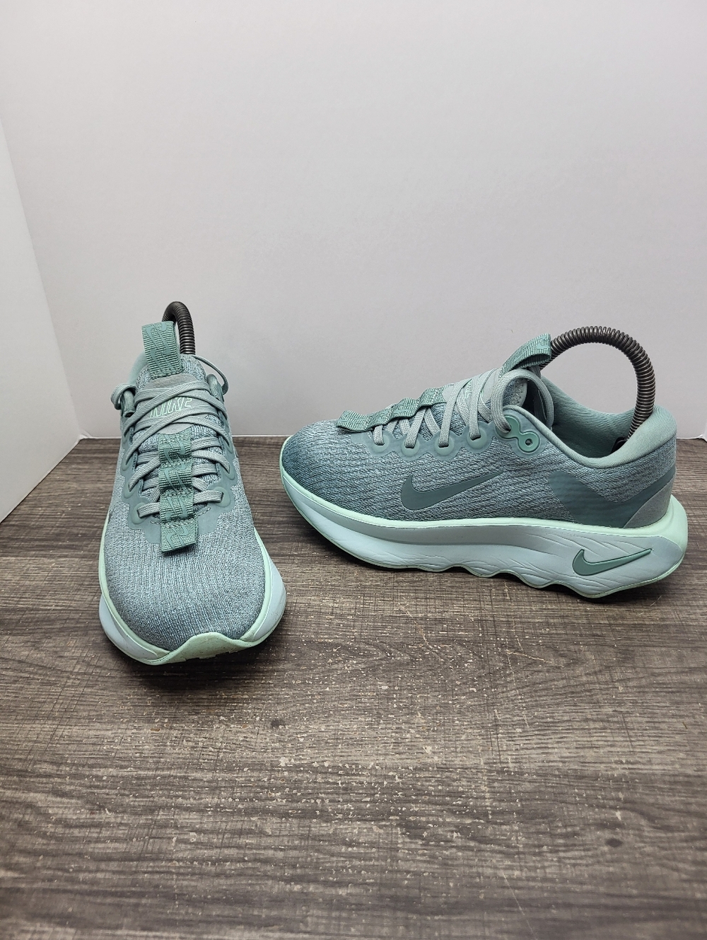 Nike Motiva Cannon Mineral Jade Ice DV1238-011 Women's Size 6 Shoes Sneakers